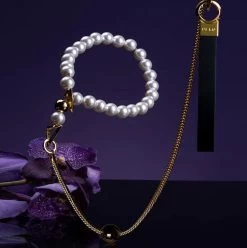 "Moist Eyes" Pearl Necklace Collar